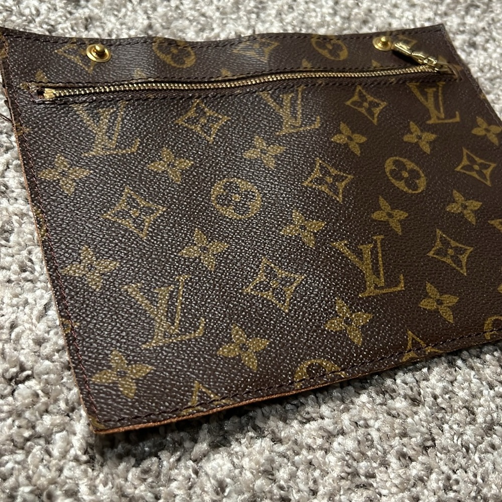 Louis Vuitton Randonnee pouch - Picture 4 of 11